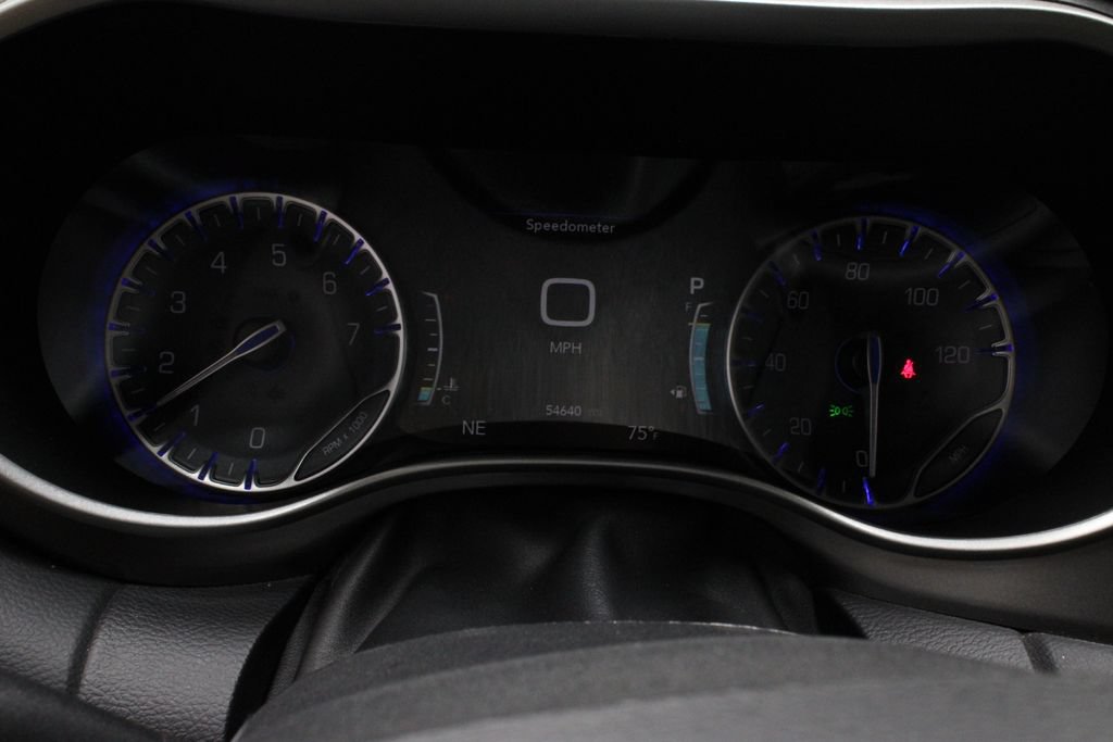 Used 2024 Chrysler Pacifica Touring-L FWD image 28