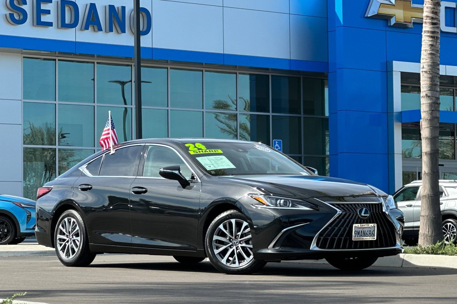 Used 2024 Lexus ES 350 w/ Accessory Package (Z2) image 2