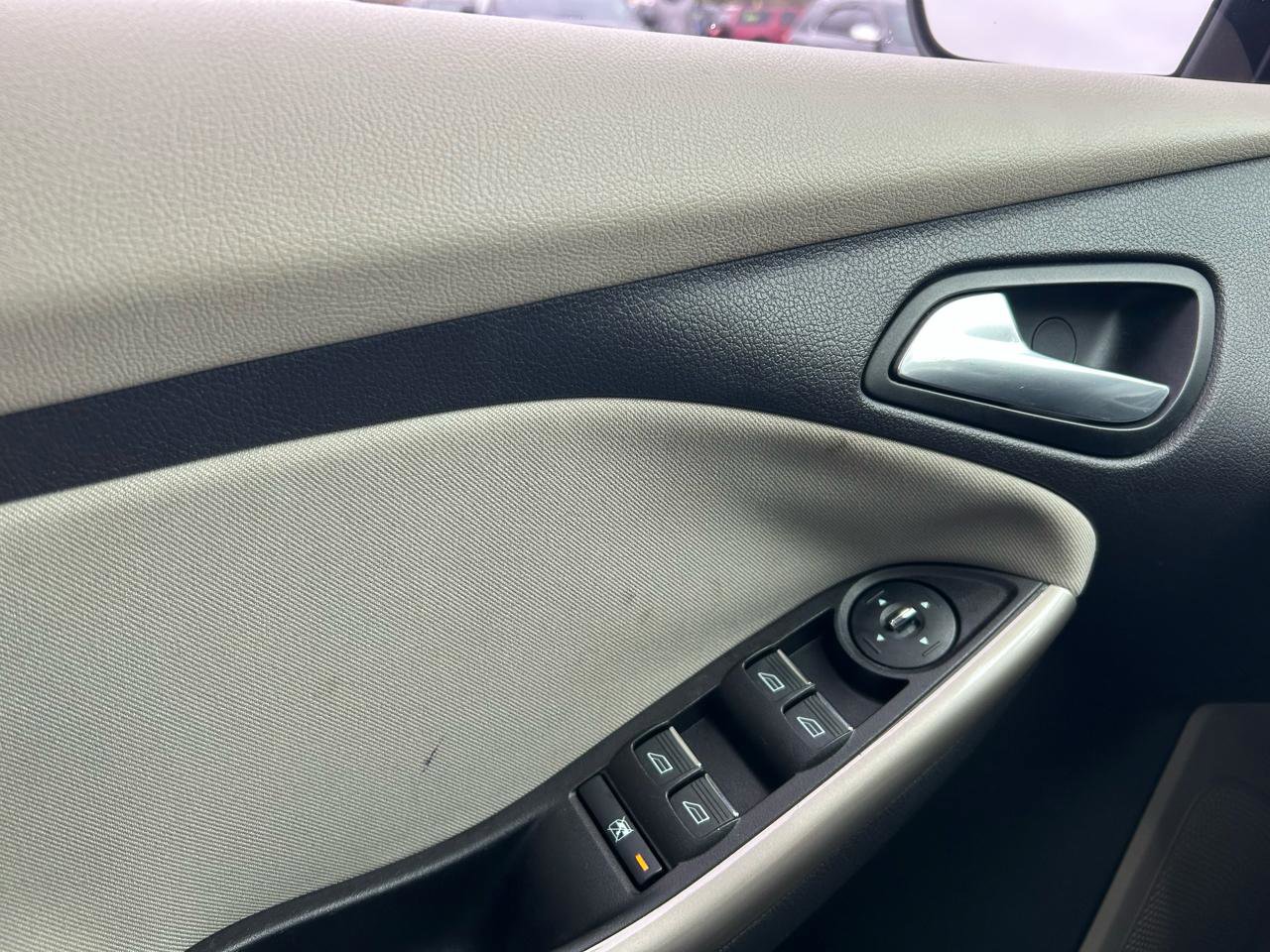 Used 2012 Ford Focus SEL image 29