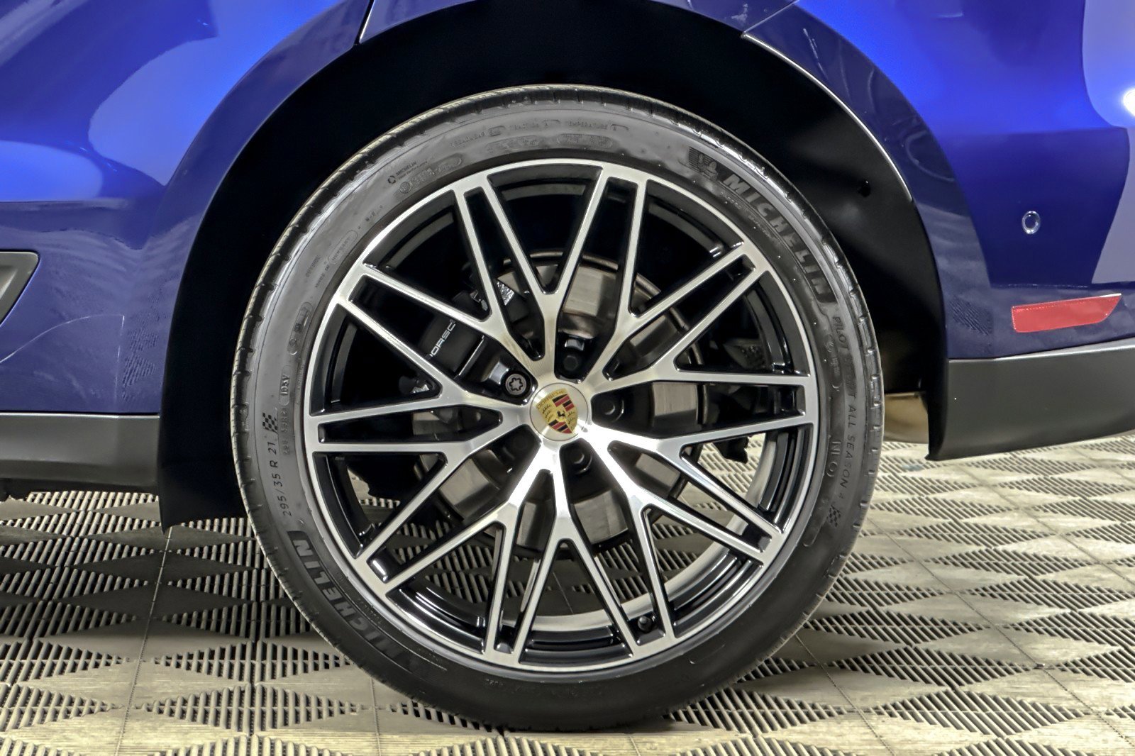 Used 2024 Porsche Macan Turbo image 25