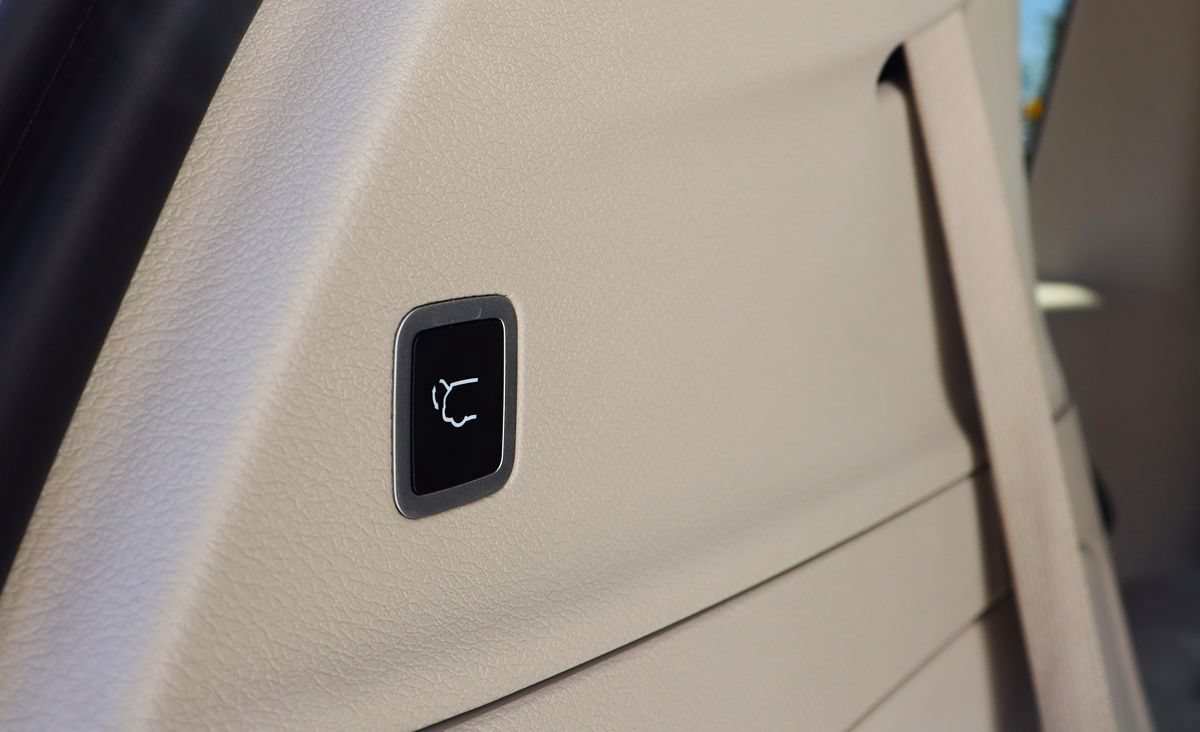 Used 2024 Chrysler Pacifica Touring-L FWD image 26