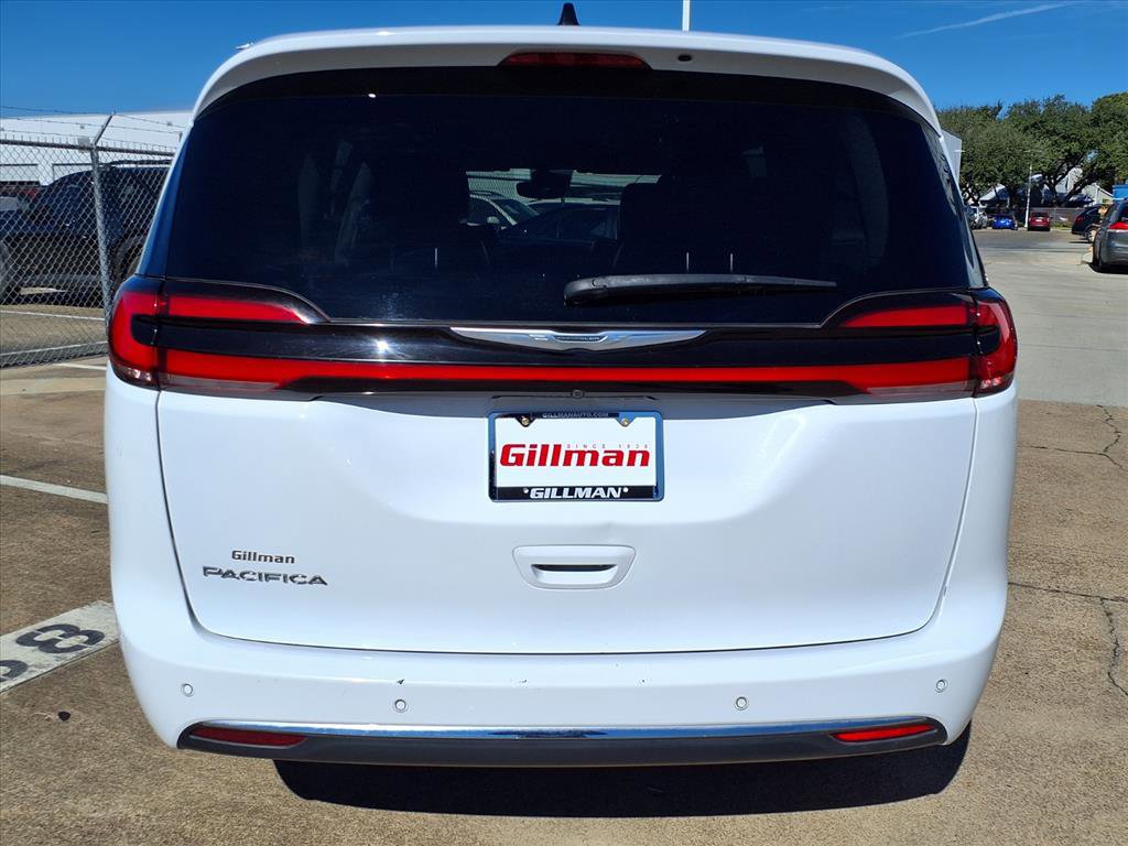 Used 2023 Chrysler Pacifica Touring-L image 23