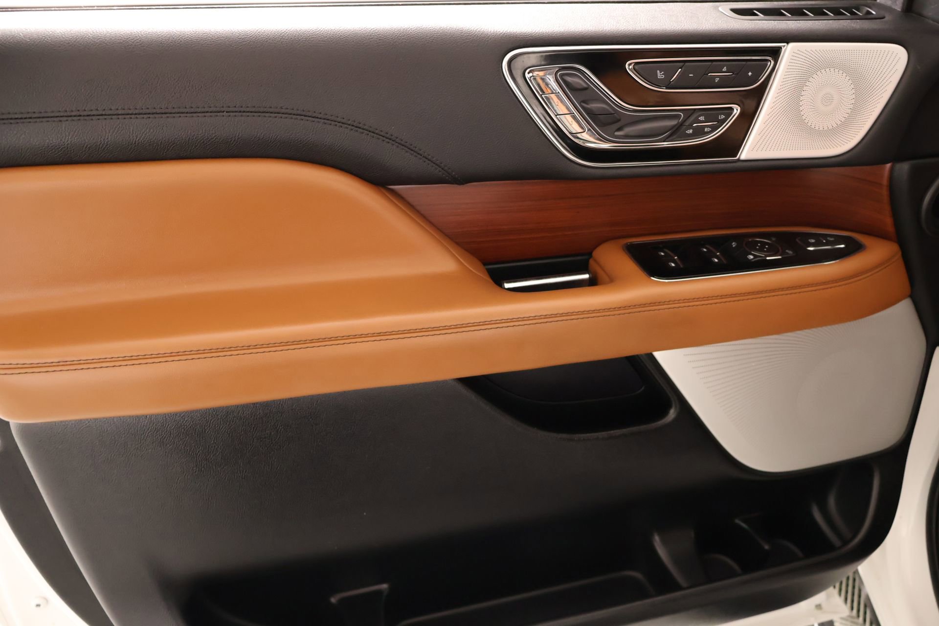 Used 2021 Lincoln Navigator Reserve w/ Luxury Package AWD/4WD image 18