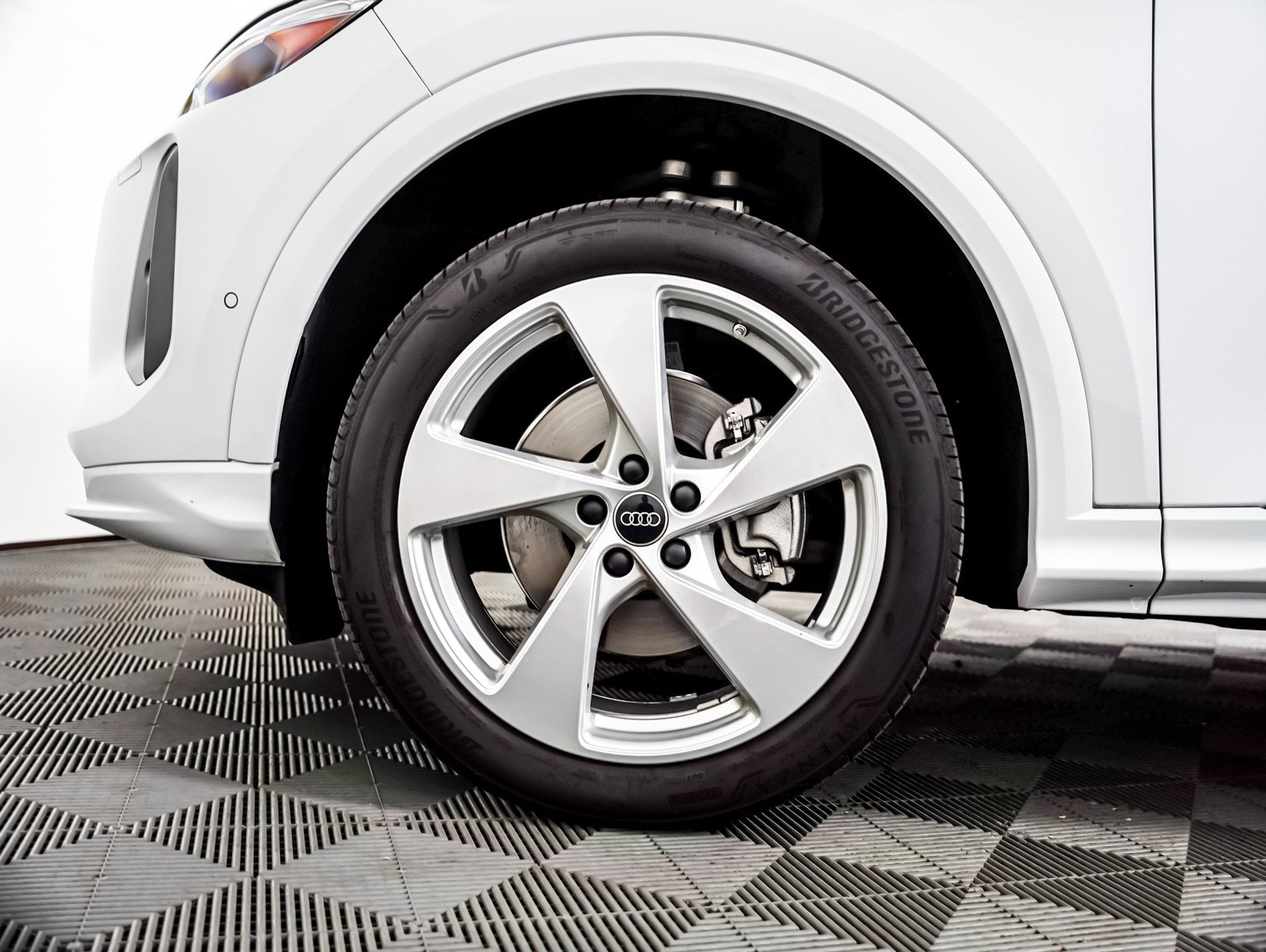 Certified 2025 Audi Q5 Premium w/ Premium Plus AWD/4WD image 4