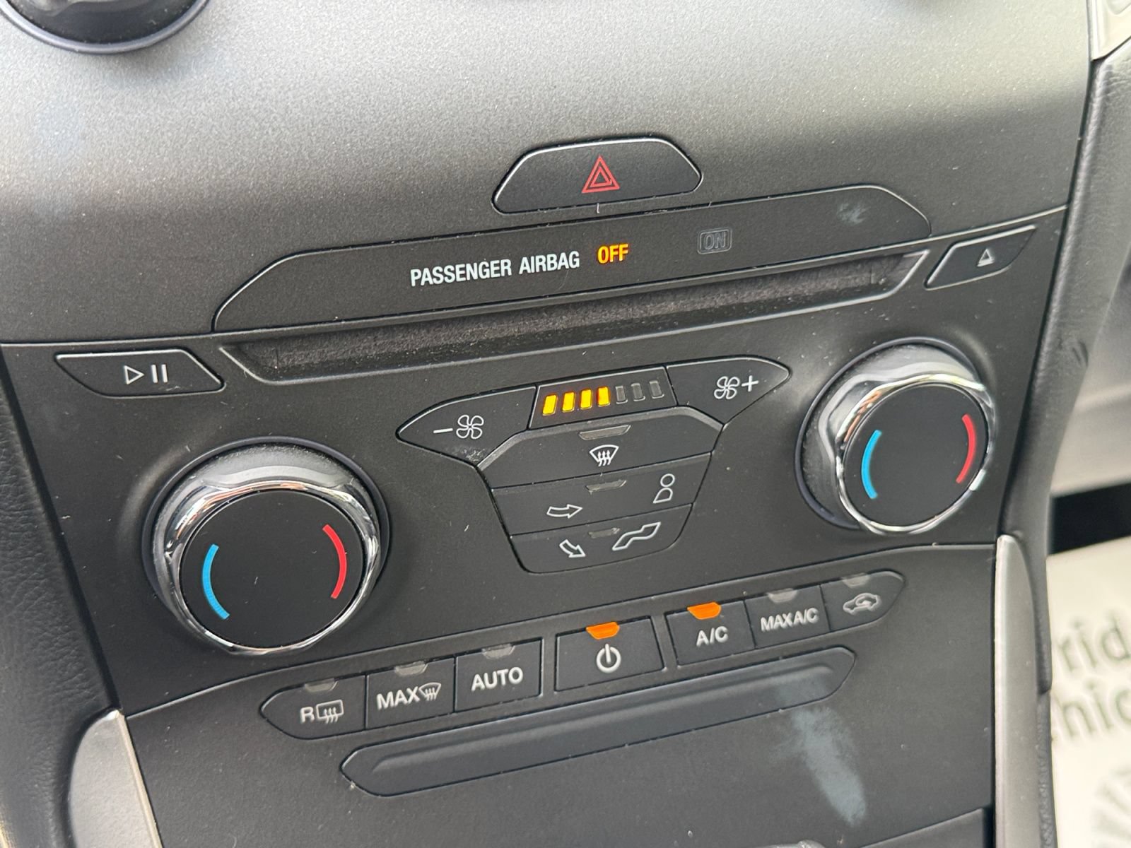 Used 2018 Ford Edge SEL FWD image 20