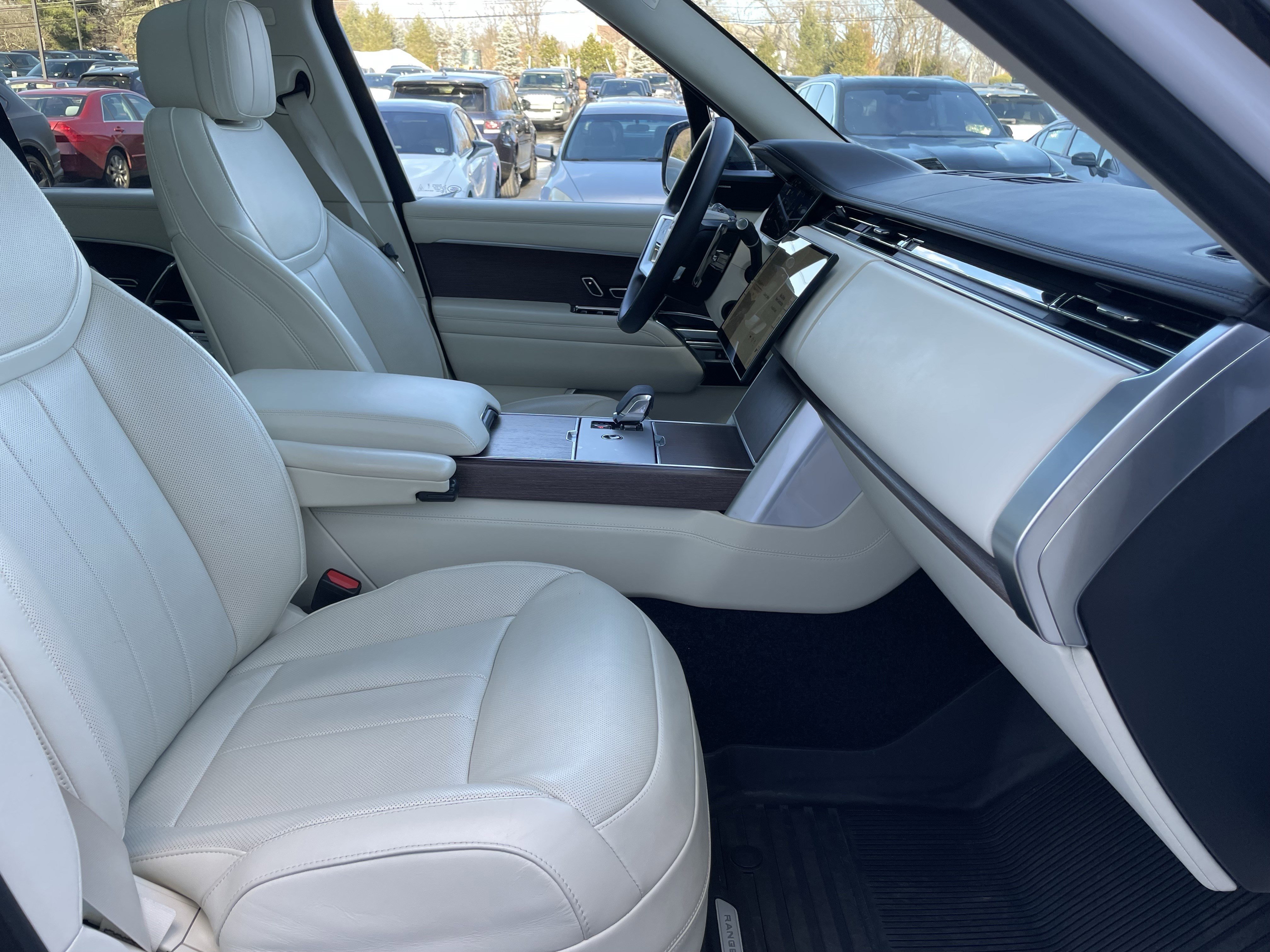 Used 2024 Land Rover Range Rover SE image 15