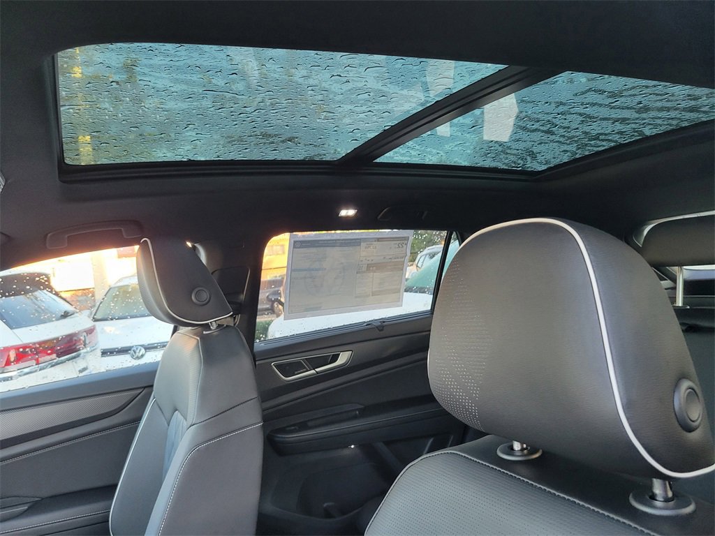 New 2026 Volkswagen Atlas Cross Sport SEL Premium R-Line image 8