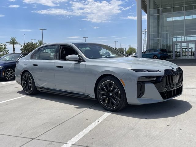 Used 2025 BMW i7 xDrive60 AWD/4WD image 4