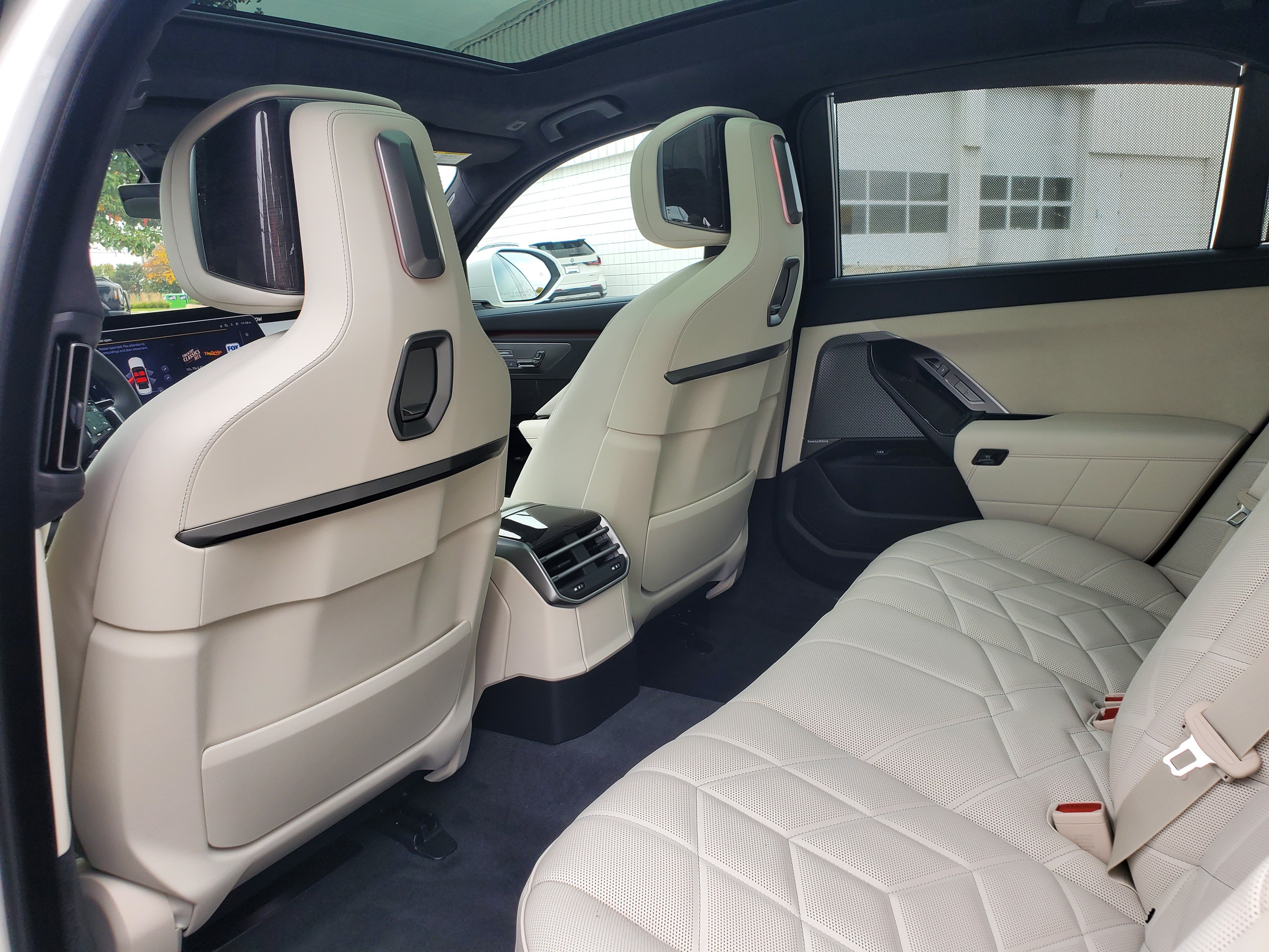New 2027 BMW 740i xDrive w/ Executive Package AWD/4WD image 31