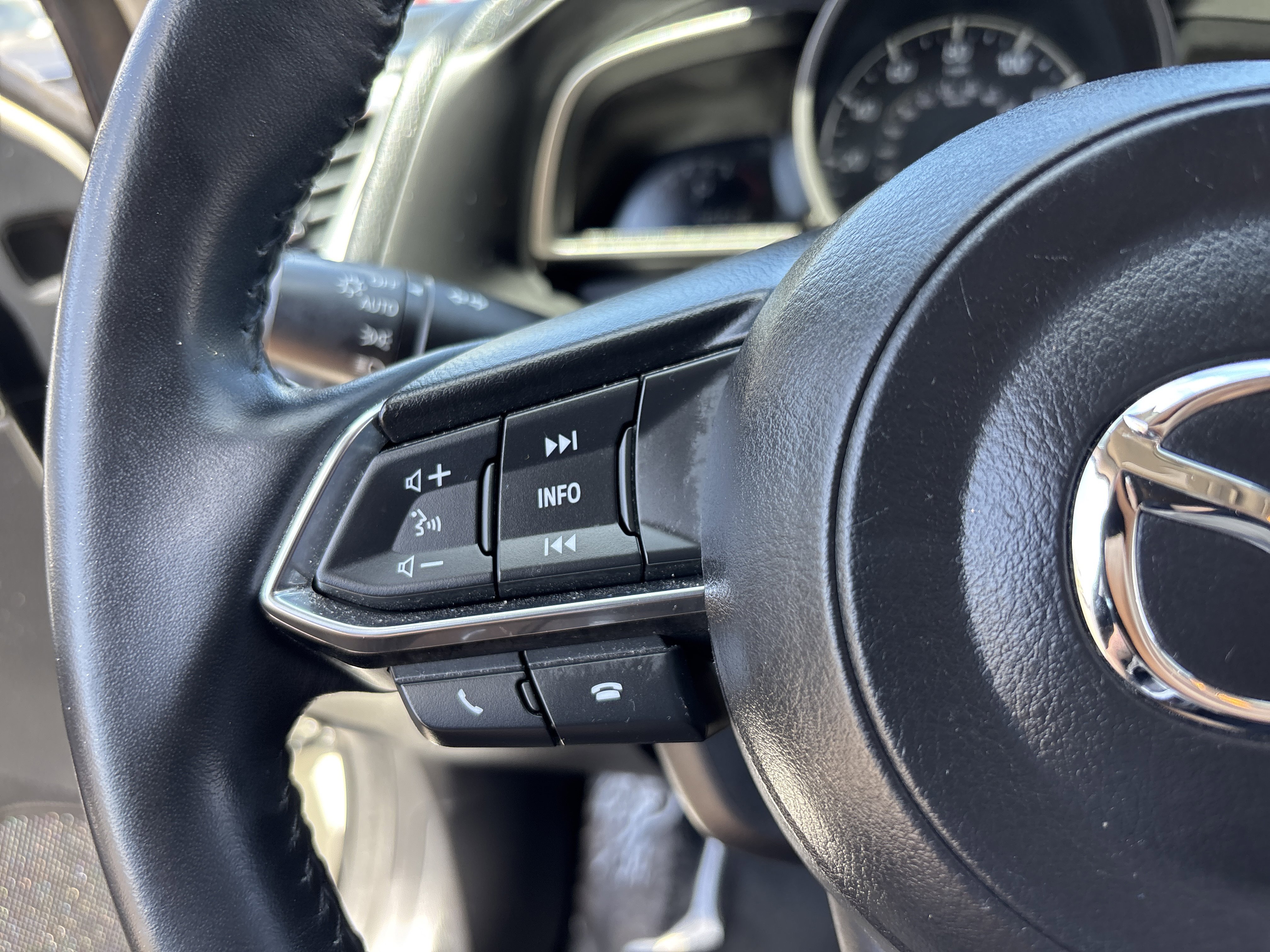 Used 2018 MAZDA MAZDA3 Touring FWD image 26