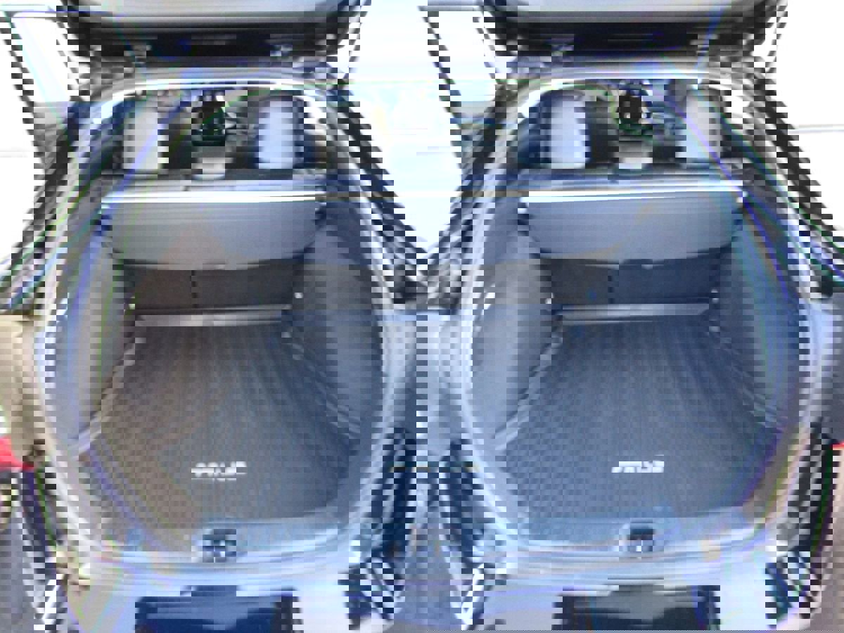 Used 2021 Toyota Prius XLE image 6