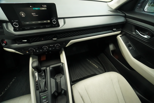 Used 2025 Honda Accord SE image 12