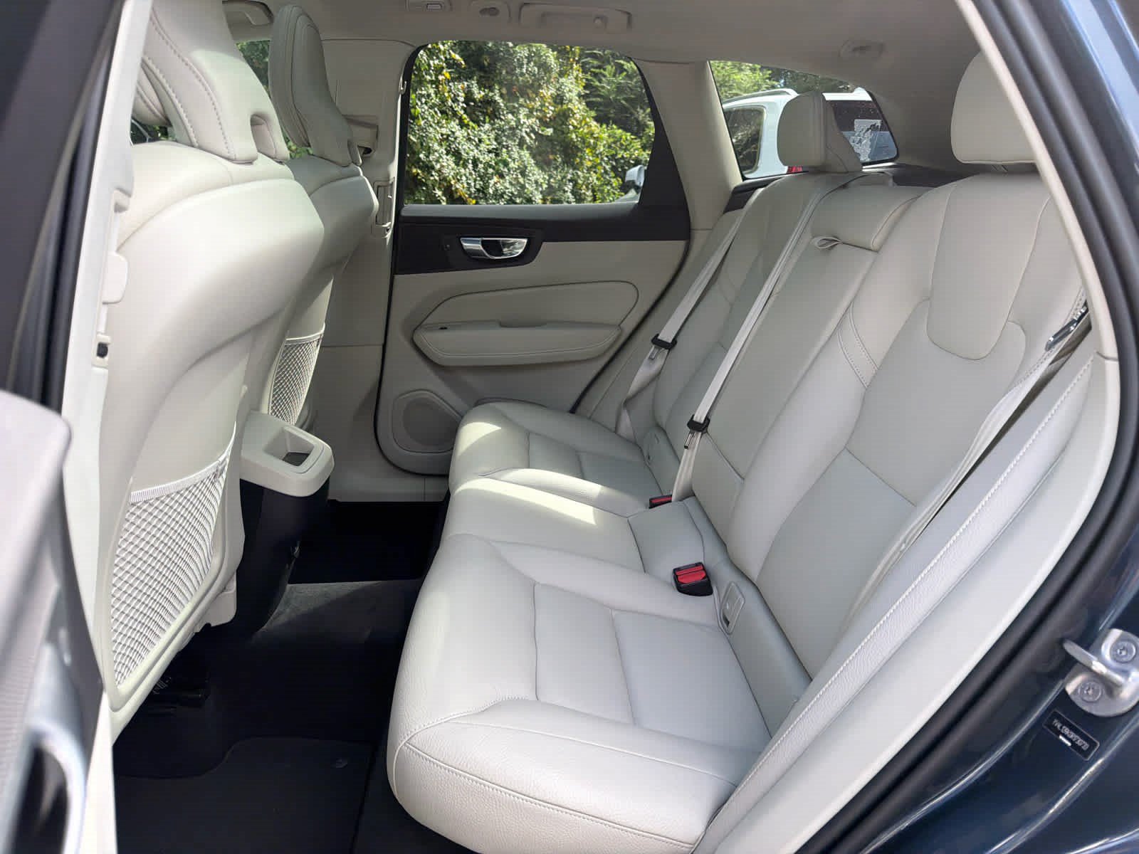 Used 2024 Volvo XC60 B5 Core w/ Protection Package Premier AWD/4WD image 23