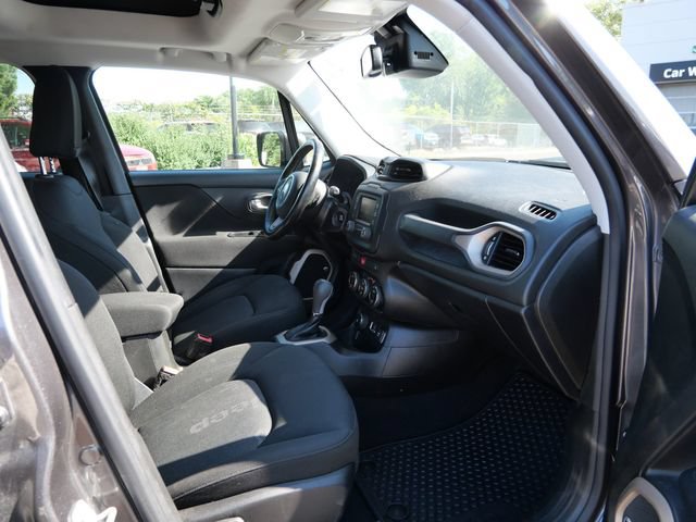 Used 2017 Jeep Renegade Latitude w/ Popular Equipment Group AWD/4WD image 8