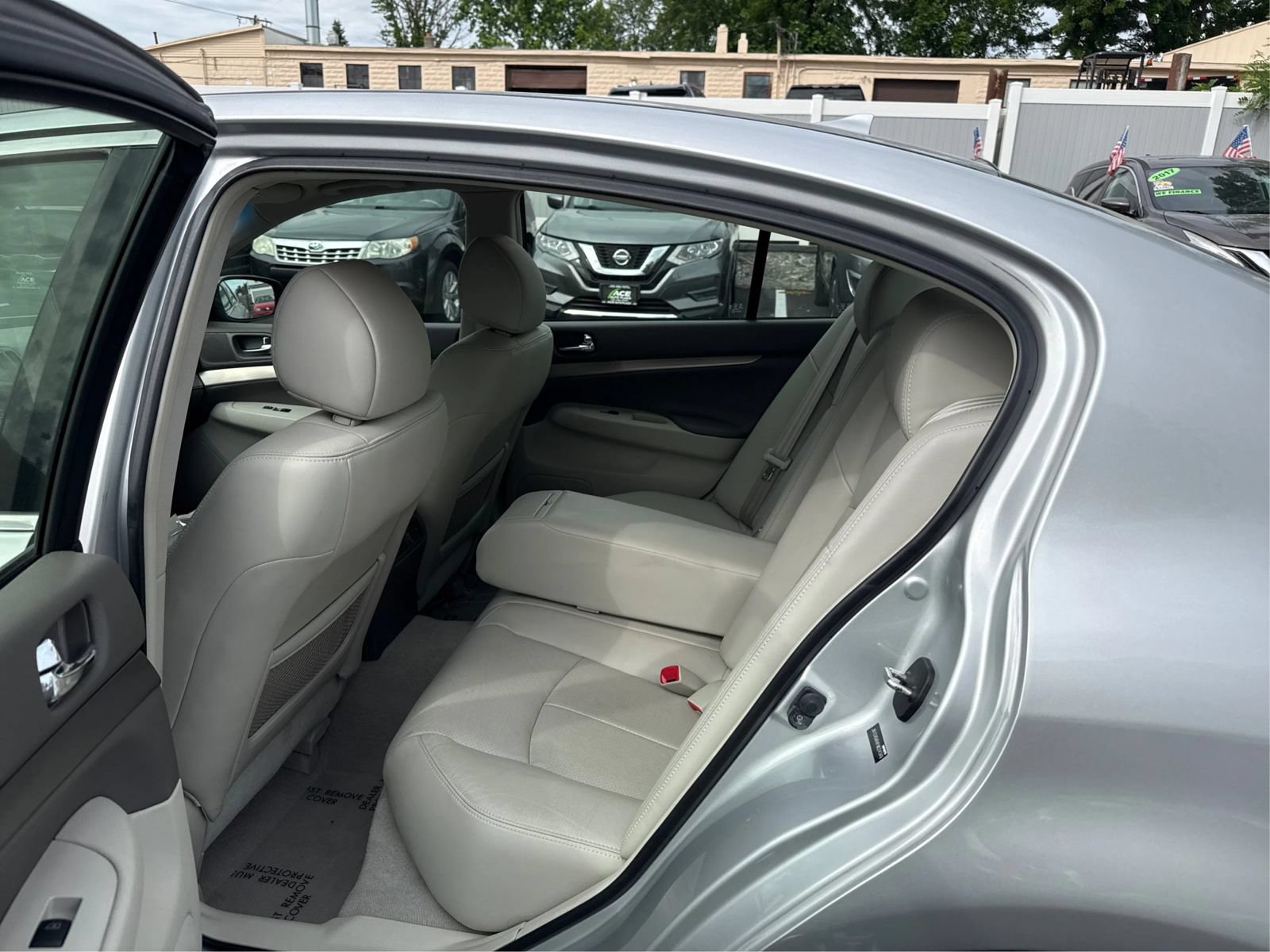Used 2015 INFINITI Q40 AWD w/ Moonroof Package image 10