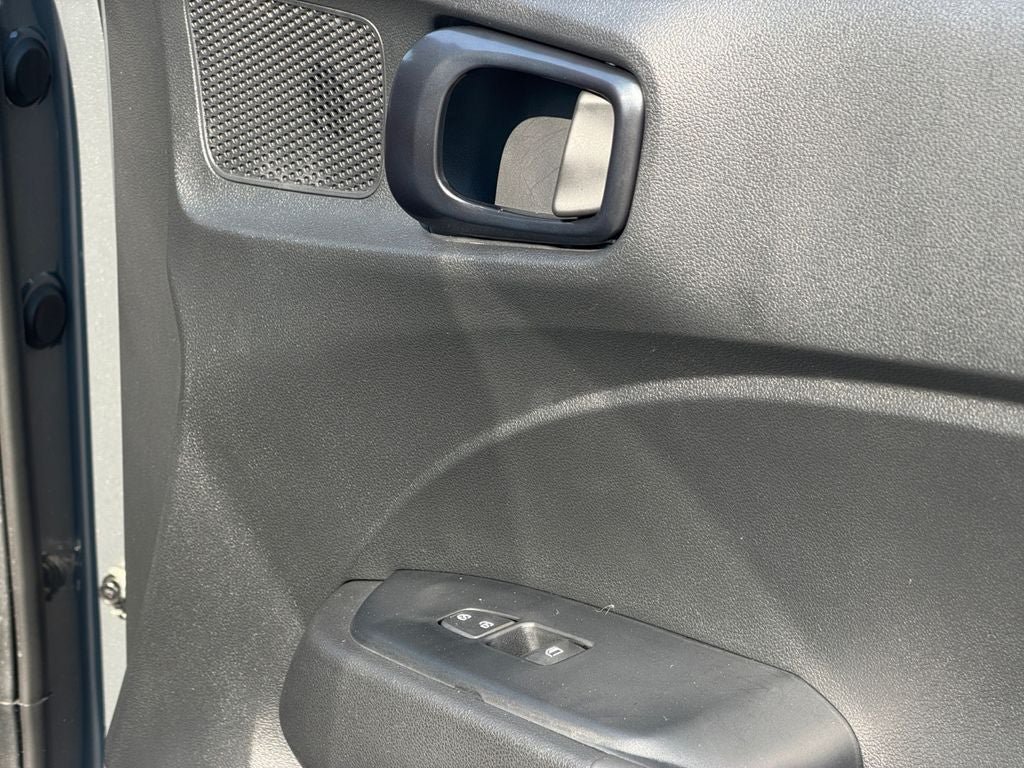 Certified 2025 Hyundai Venue Limited FWD image 25