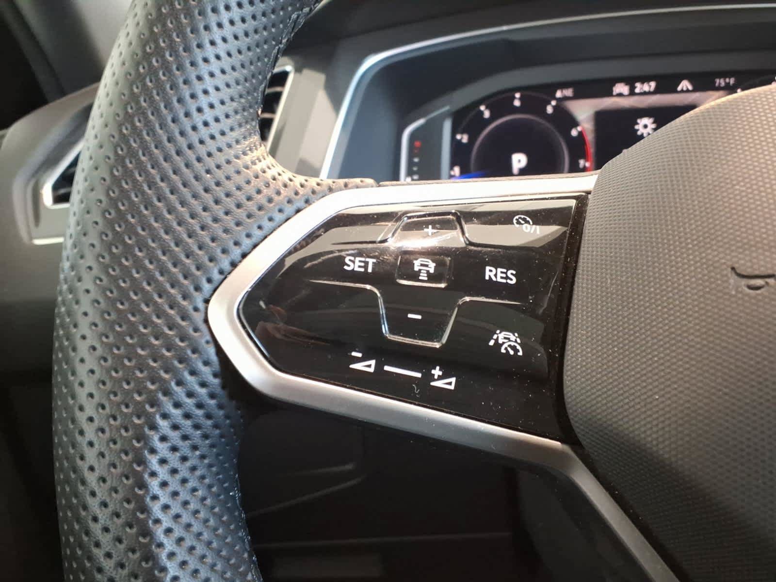 Used 2023 Volkswagen Tiguan SEL R-Line AWD/4WD image 16