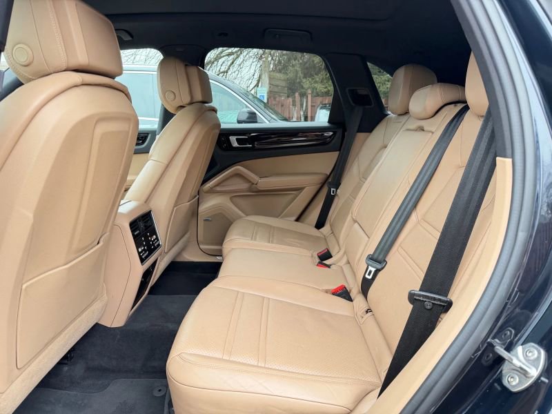 Used 2019 Porsche Cayenne AWD/4WD image 15