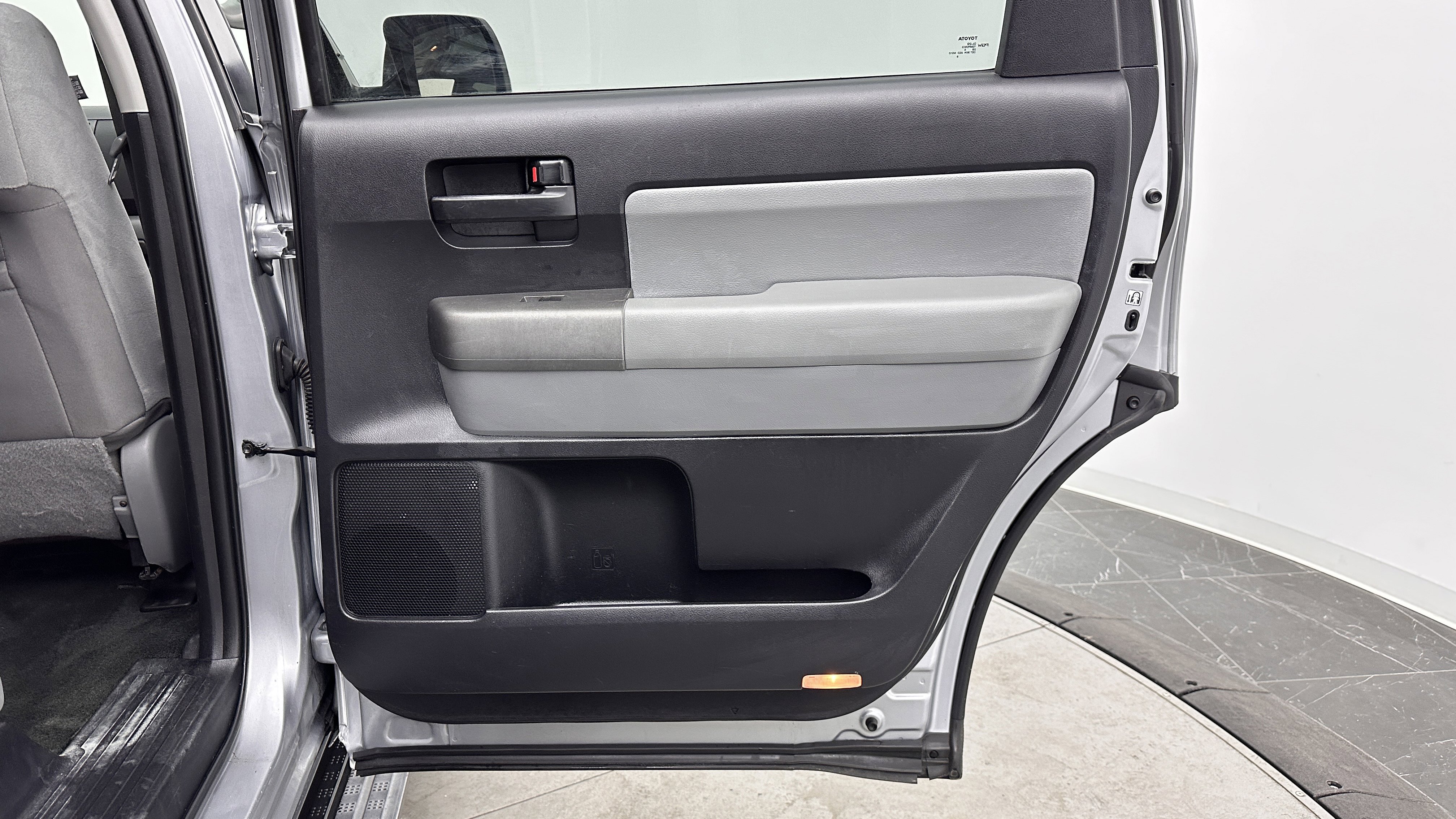 Used 2016 Toyota Sequoia SR5 image 30