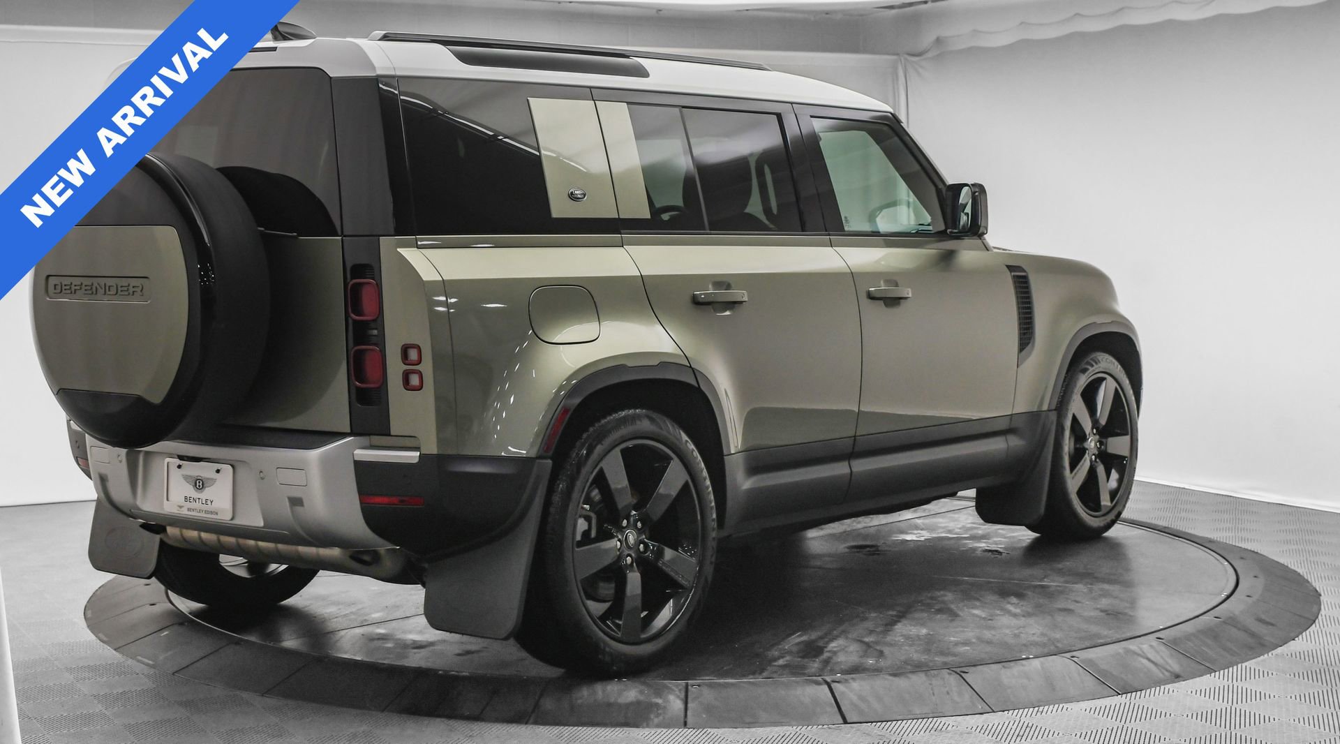 Used 2024 Land Rover Defender 110 S image 8