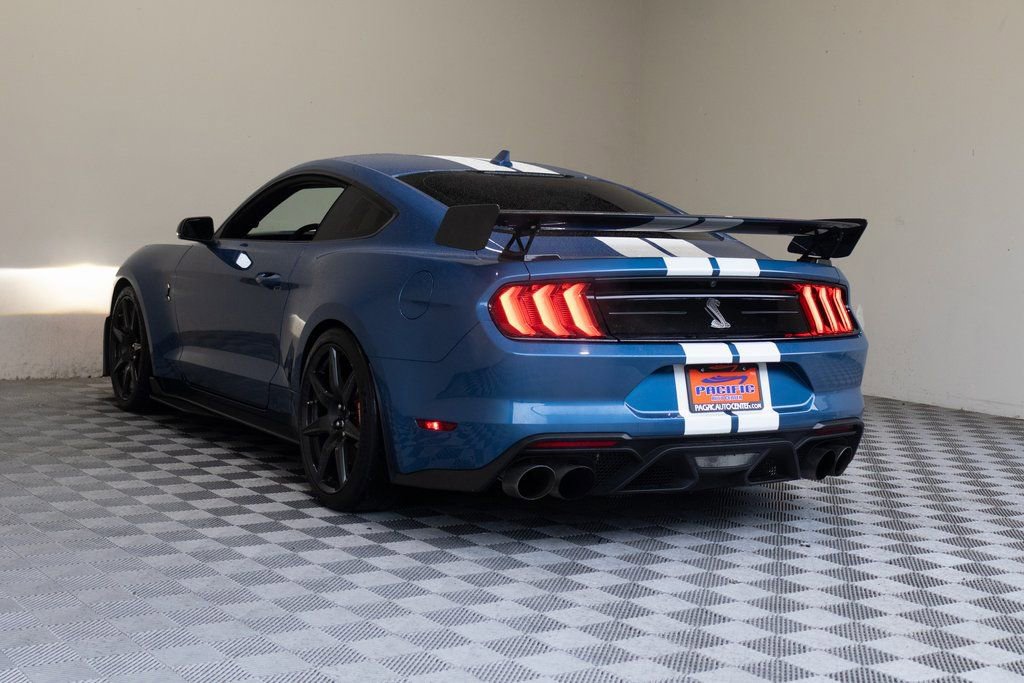 Used 2021 Ford Mustang Shelby GT500 w/ Carbon Fiber Track Pack RWD image 16
