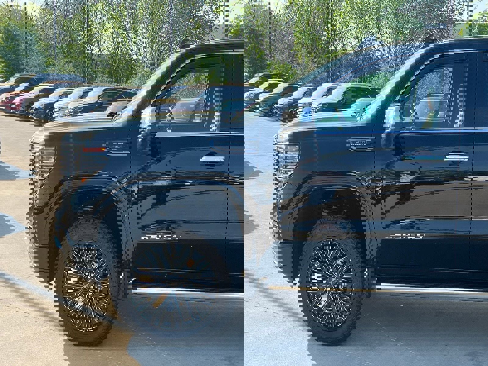 Used 2025 GMC Sierra 1500 Denali Ultimate image 8