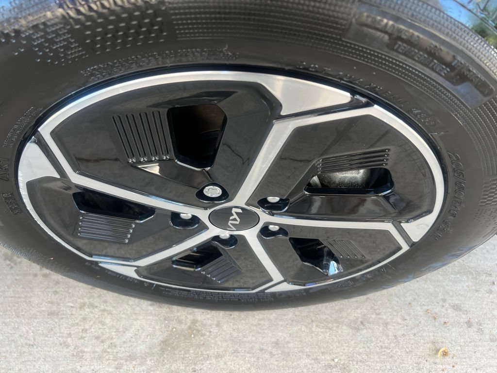 Certified 2024 Kia Niro EX FWD image 40