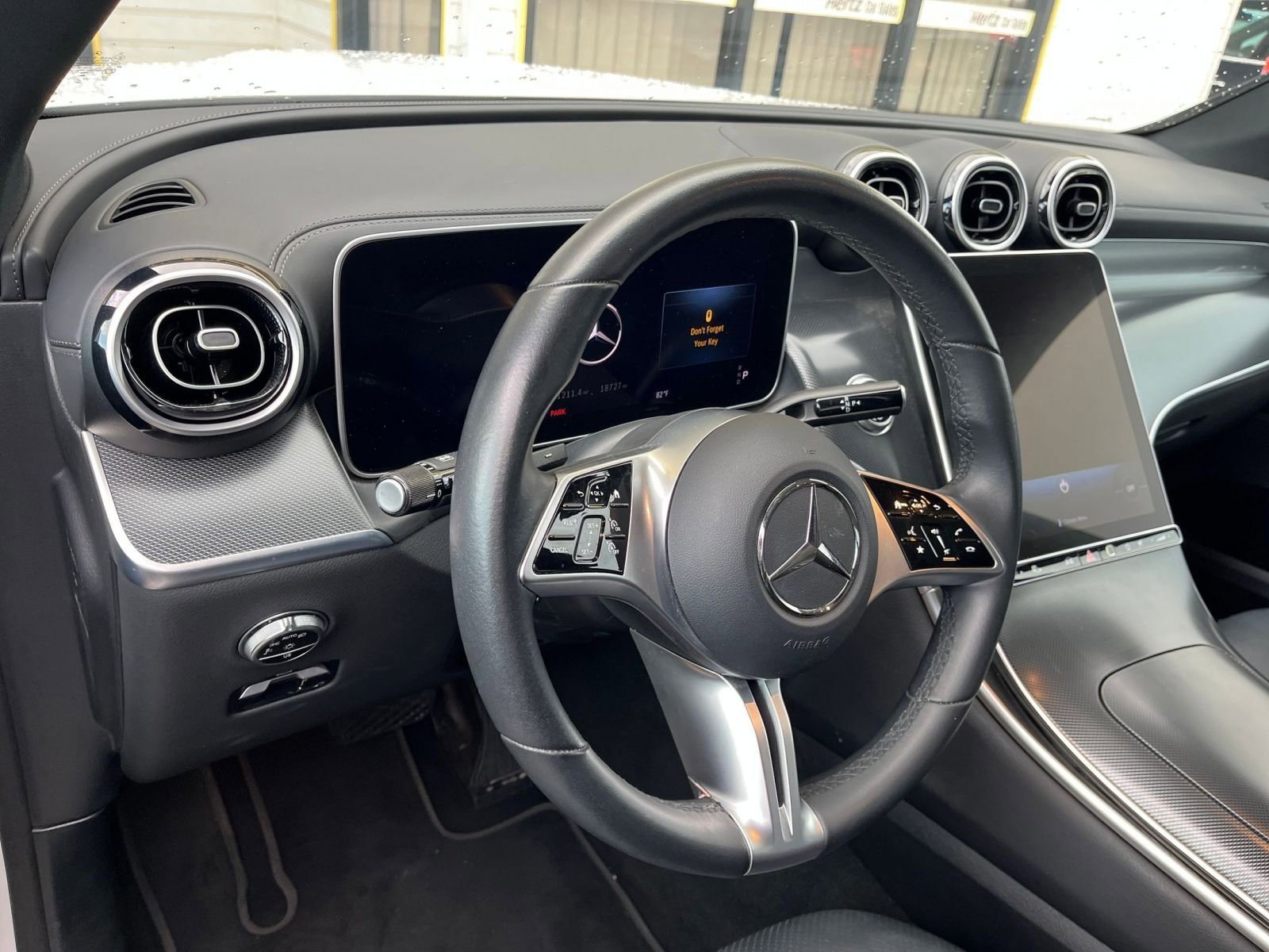 Used 2024 Mercedes-Benz GLC 300 4MATIC image 34