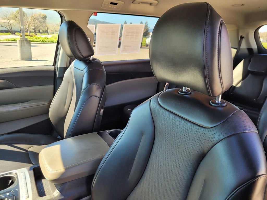 Used 2025 Kia Carnival image 17