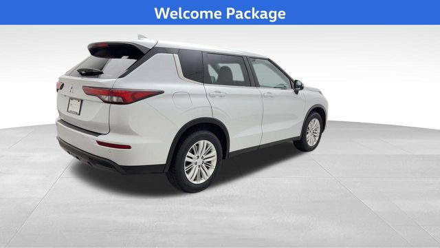 Used 2023 Mitsubishi Outlander ES AWD/4WD image 2