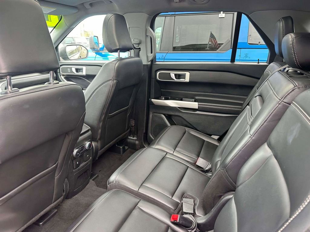 Used 2022 Ford Explorer XLT w/ Equipment Group 202A image 9