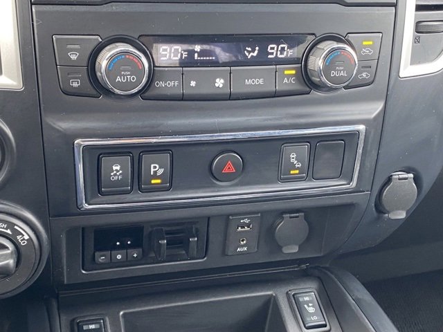 Used 2018 Nissan Titan SV w/ SV Convenience Package image 18