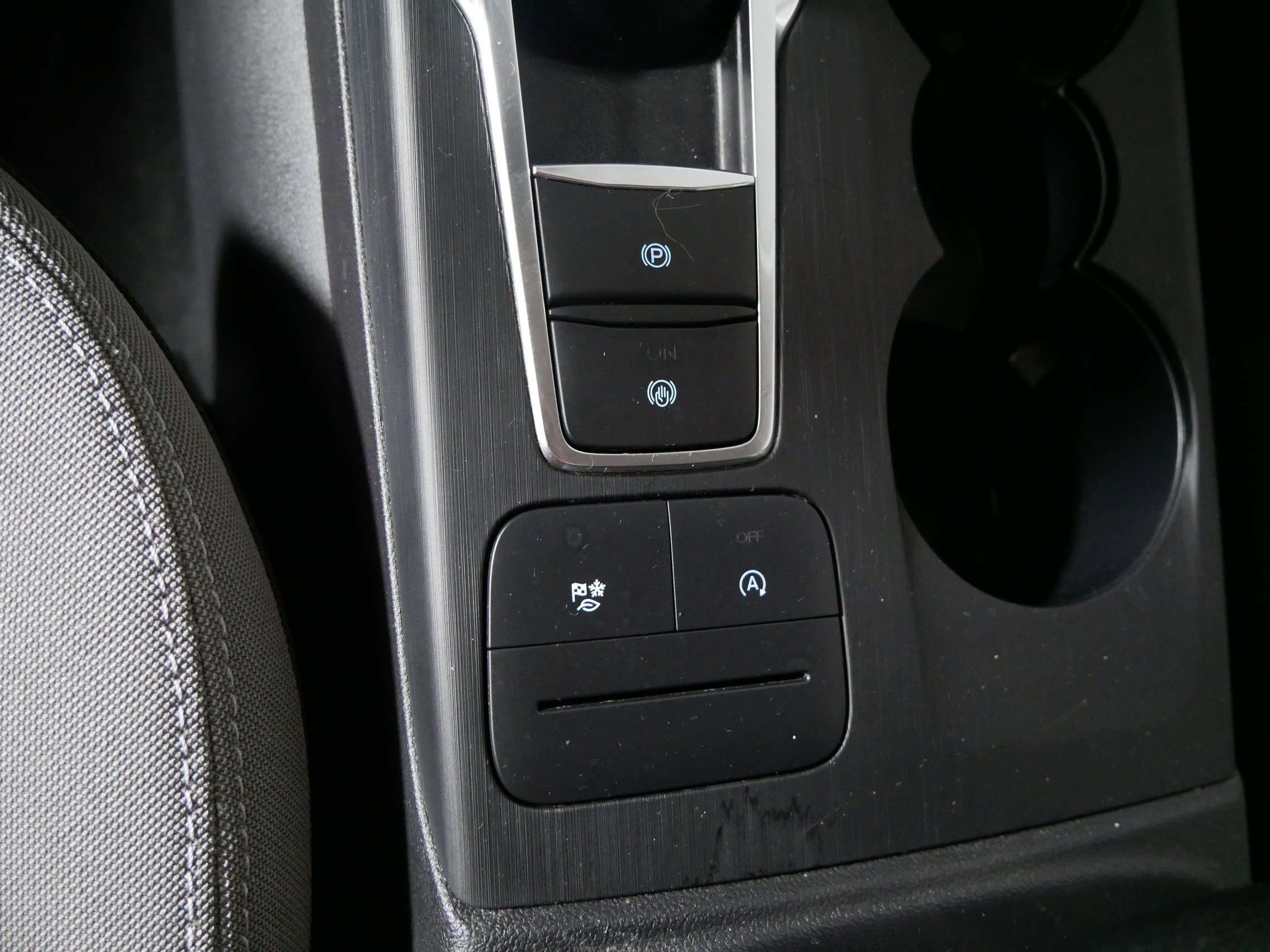 Used 2020 Ford Escape S image 30