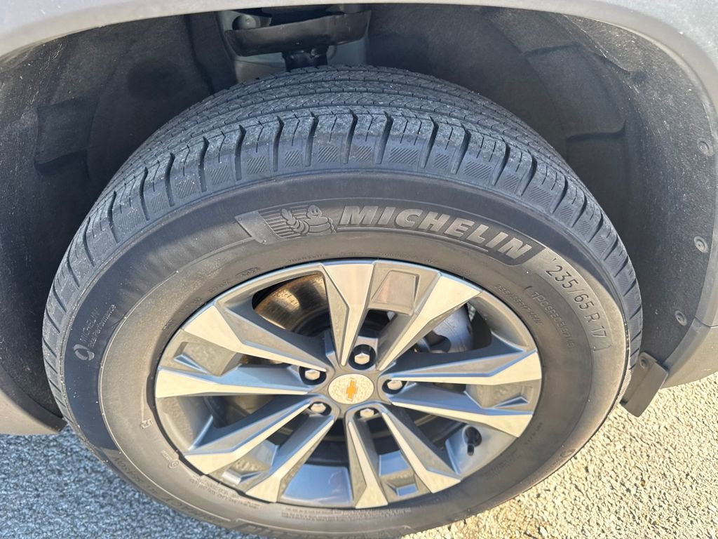 Used 2025 Chevrolet Equinox LT w/ Convenience Package II image 11