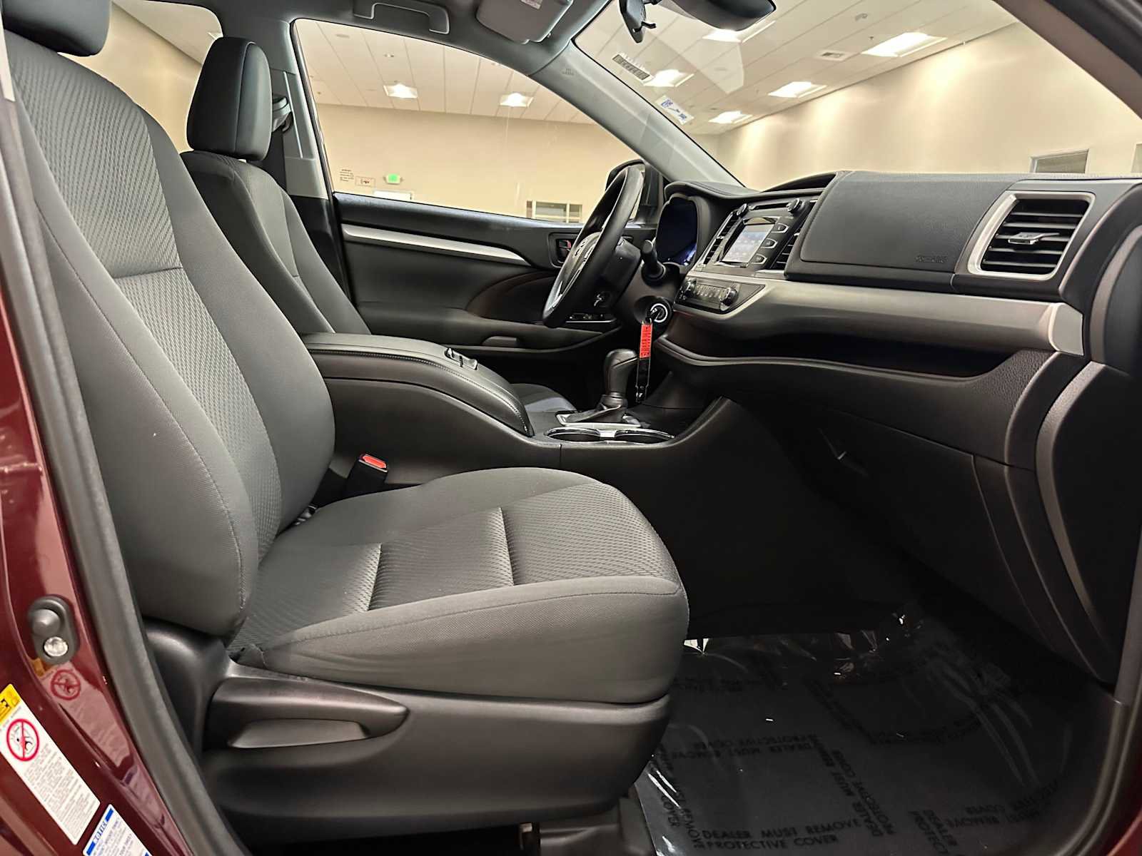 Used 2018 Toyota Highlander LE image 27