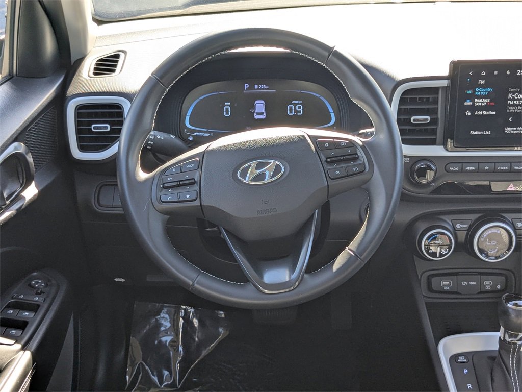 Used 2023 Hyundai Venue Limited image 13