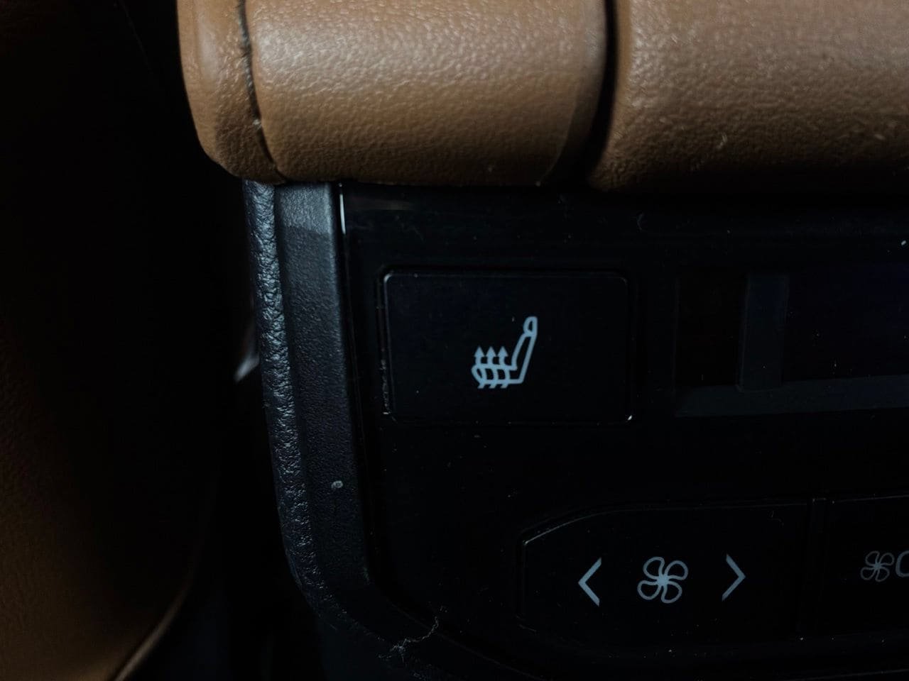 Used 2023 Toyota Highlander Platinum FWD image 16