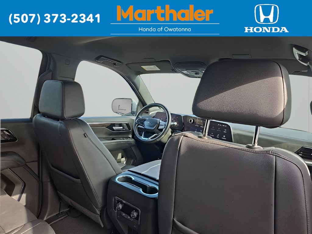 Used 2025 Chevrolet Suburban Z71 AWD/4WD image 18