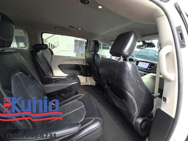 Used 2022 Chrysler Pacifica Touring-L image 9