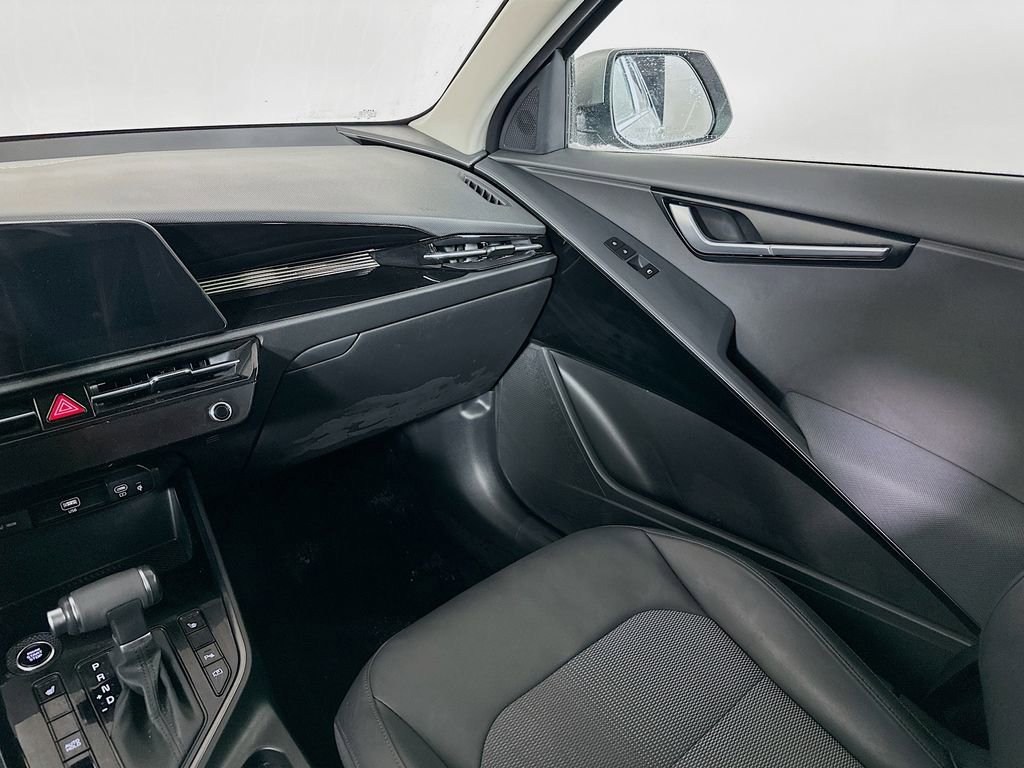 Used 2023 Kia Niro EX image 31