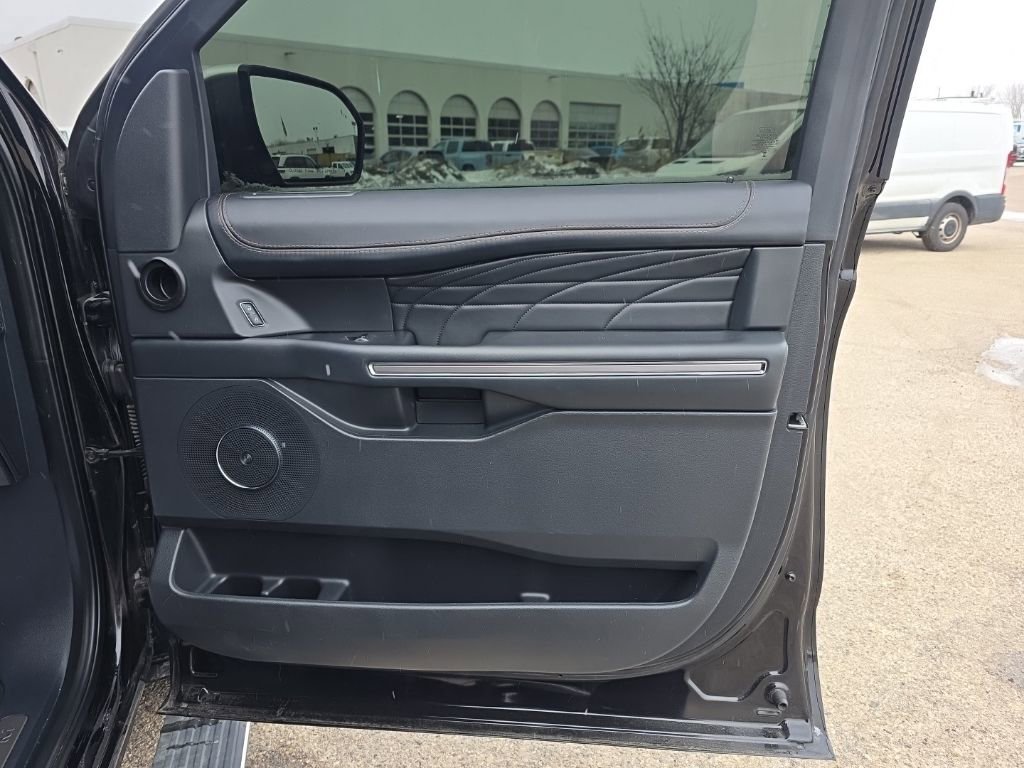 Used 2024 Ford Expedition Platinum image 45