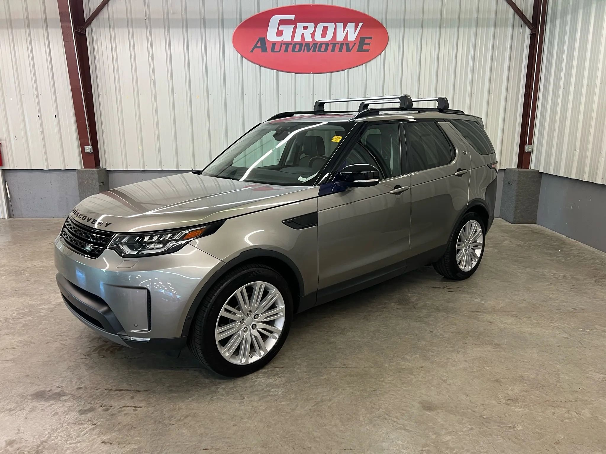 Used 2017 Land Rover Discovery First Edition image 13