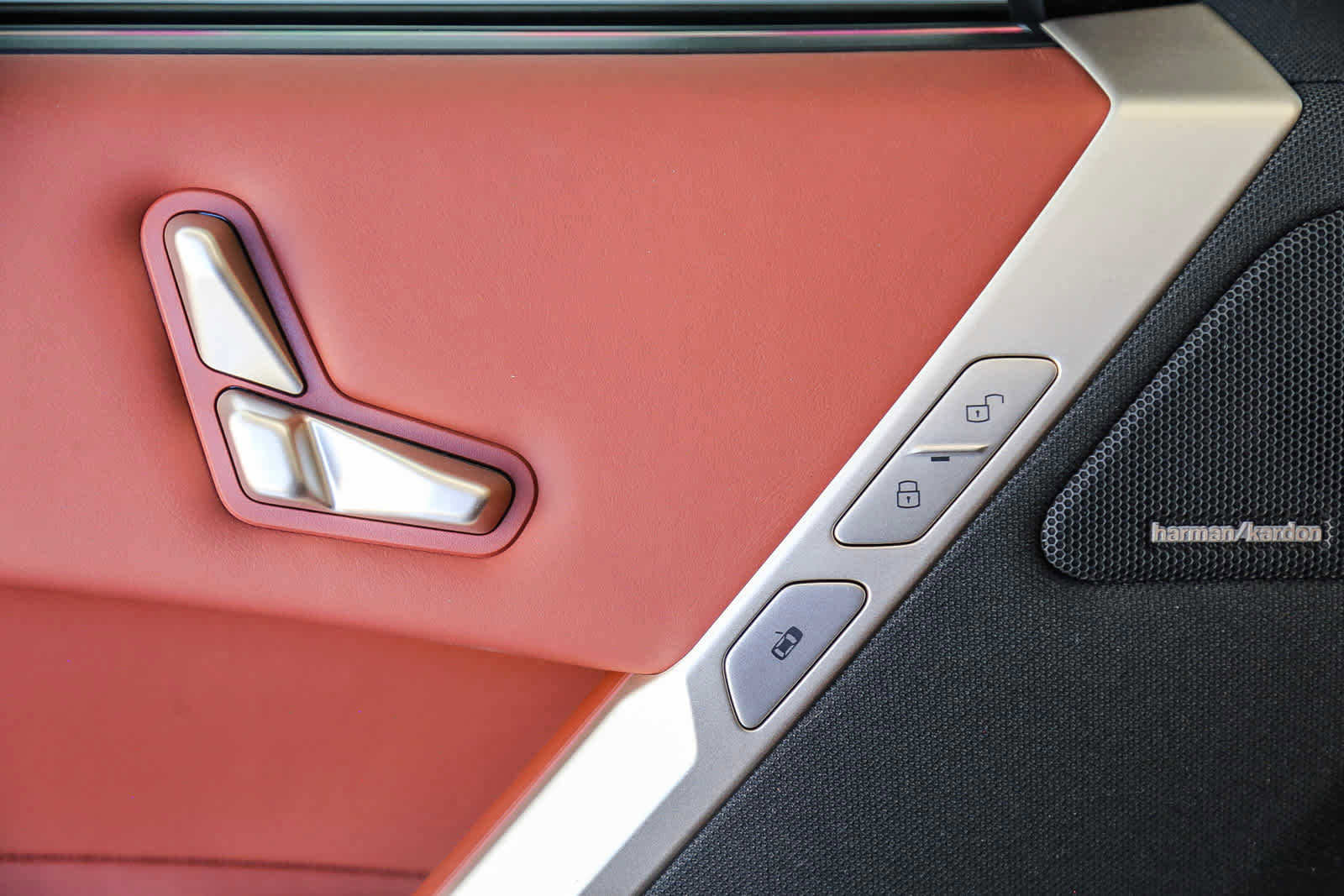 Used 2025 BMW iX xDrive50 image 22