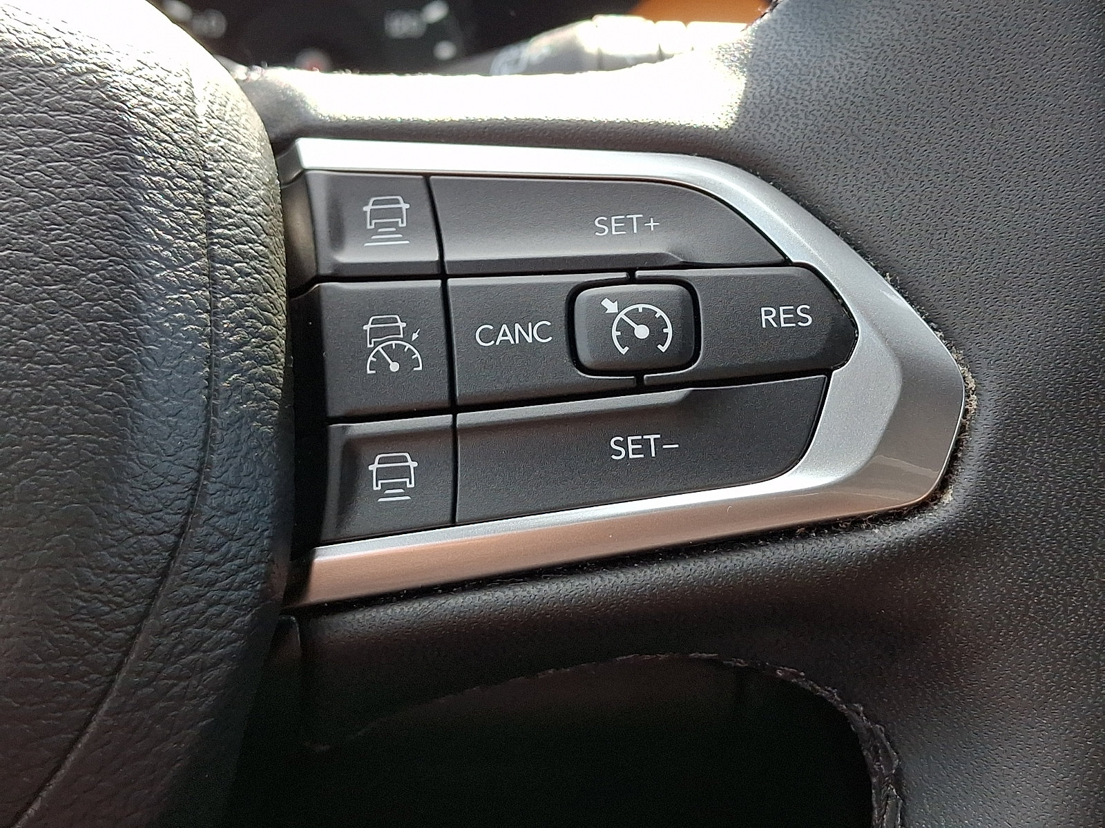 Certified 2025 Jeep Compass Limited AWD/4WD image 22