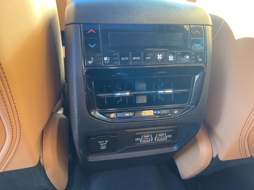 Used 2024 Jeep Grand Cherokee L Summit AWD/4WD image 20