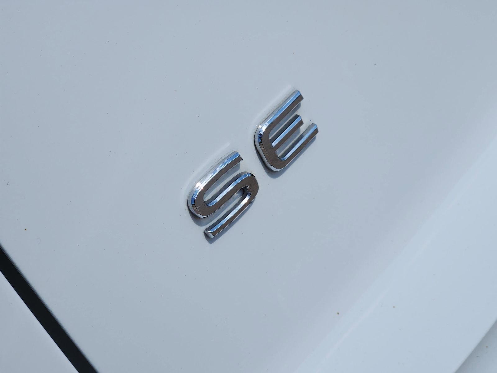 Used 2022 Volkswagen Atlas Cross Sport SE FWD image 20