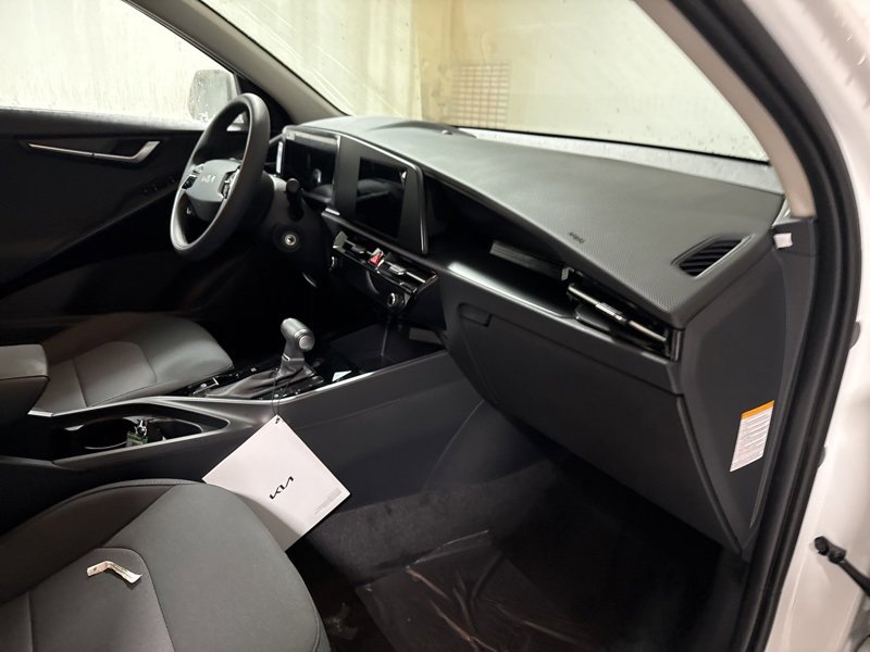 New 2025 Kia Niro LX image 13