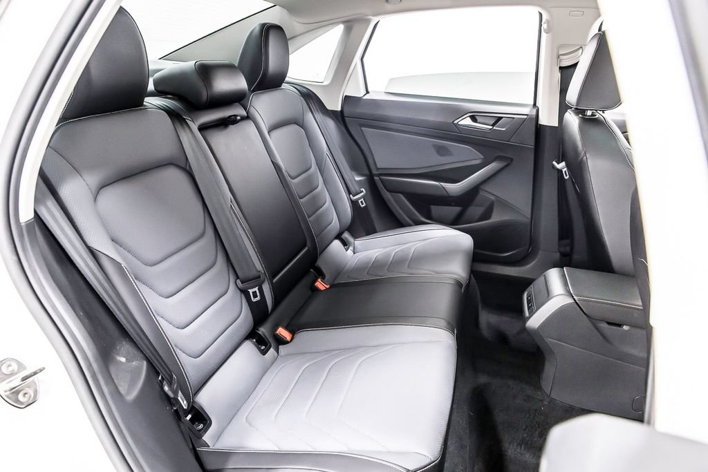 Used 2025 Volkswagen Jetta SEL FWD image 36