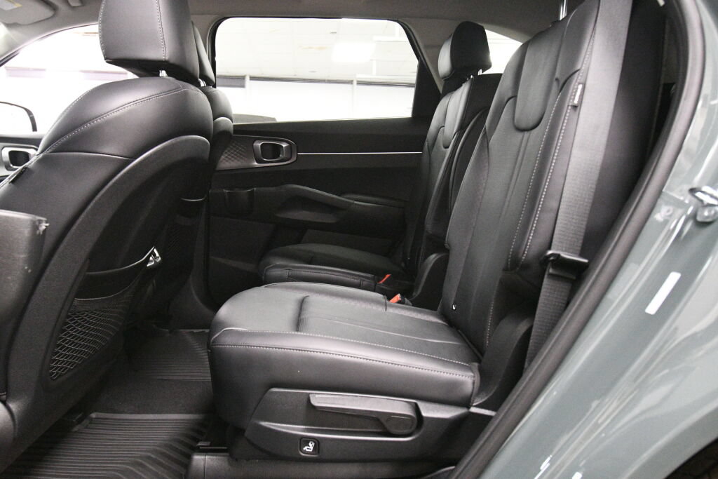 Used 2025 Kia Sorento EX AWD/4WD image 20