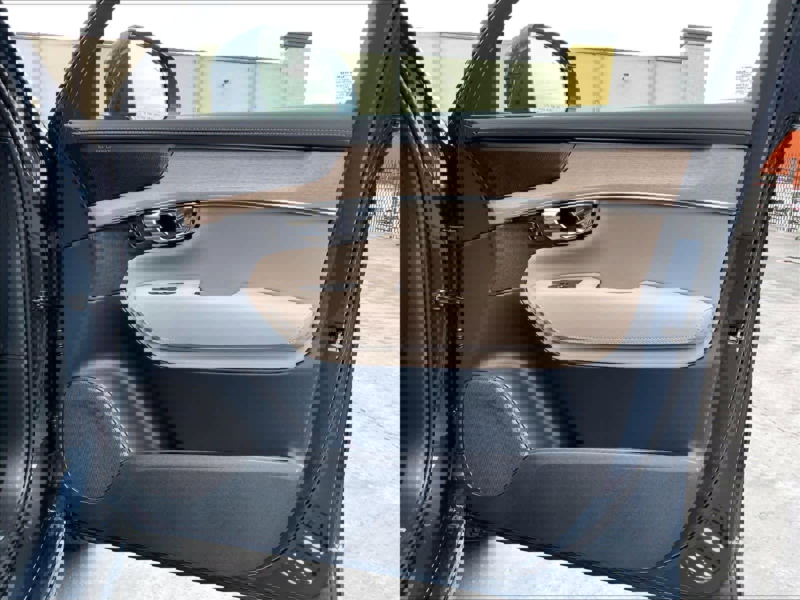 New 2026 Volvo XC90 B6 Plus w/ Protection Package Premier image 31